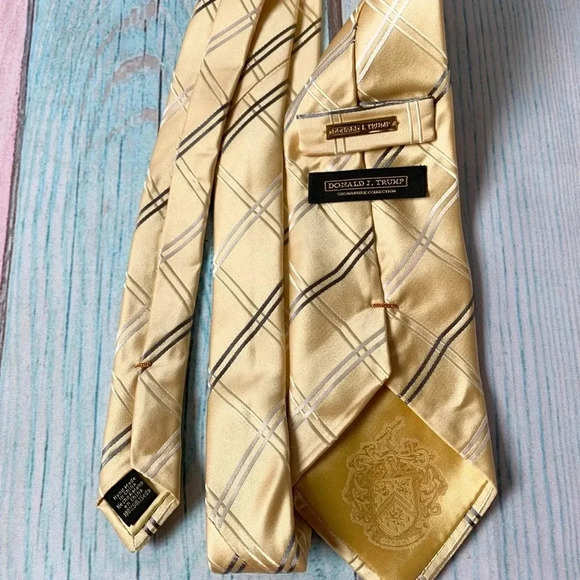 Gold Donald trump tie - Picture 4 of 7